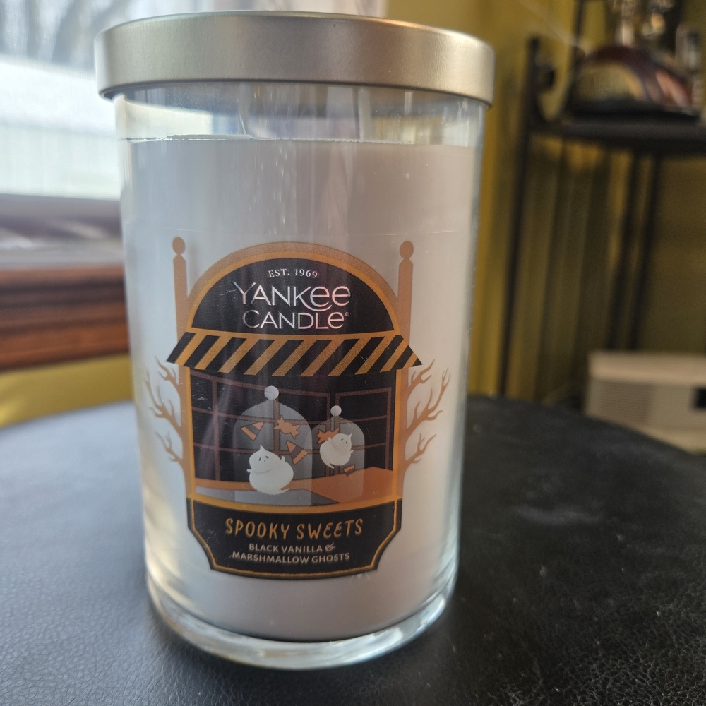 Yankee Candle Spooky Sweets with Silver Lid